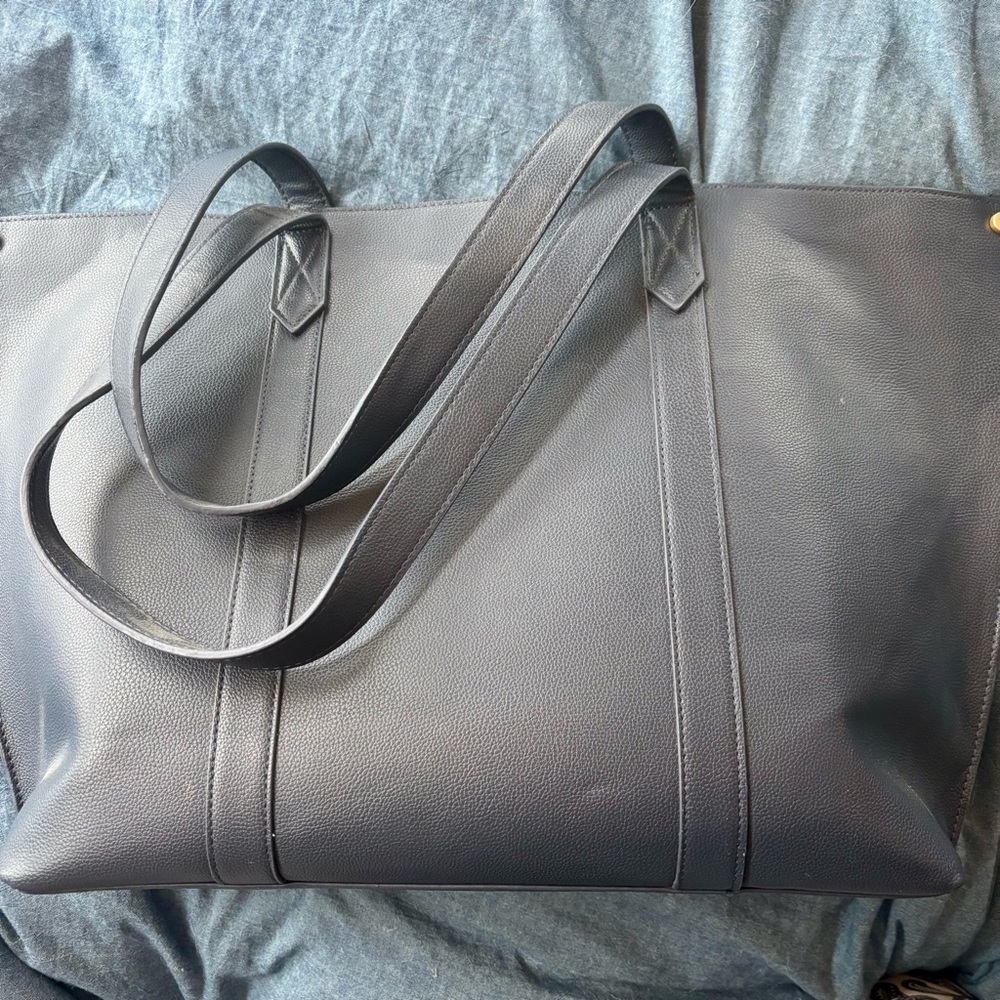 Thirty-One Signature Tote in Navy Smooth Pebble with Interior Organizer & Clutch - Picture 10 of 16